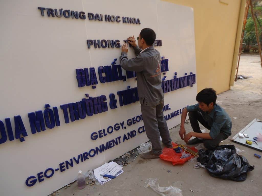 Làm biển quảng cáo chuyên nghiệp giá rẻ 41 lam bien quang cao tai quan tay ho