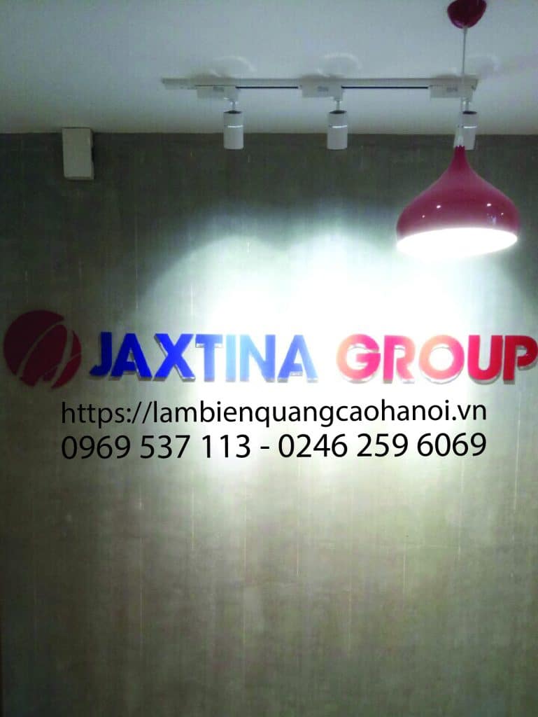 Làm biển quảng cáo tại Cầu Giấy 35 bo logo chu mica trong nha 1