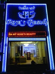 Thiết Kế Thi Công Bảng Hiệu Spa Đẹp 5 THI CÔNG CHỮ NỔI GẮN LED HẮT SÁNG CHÂN