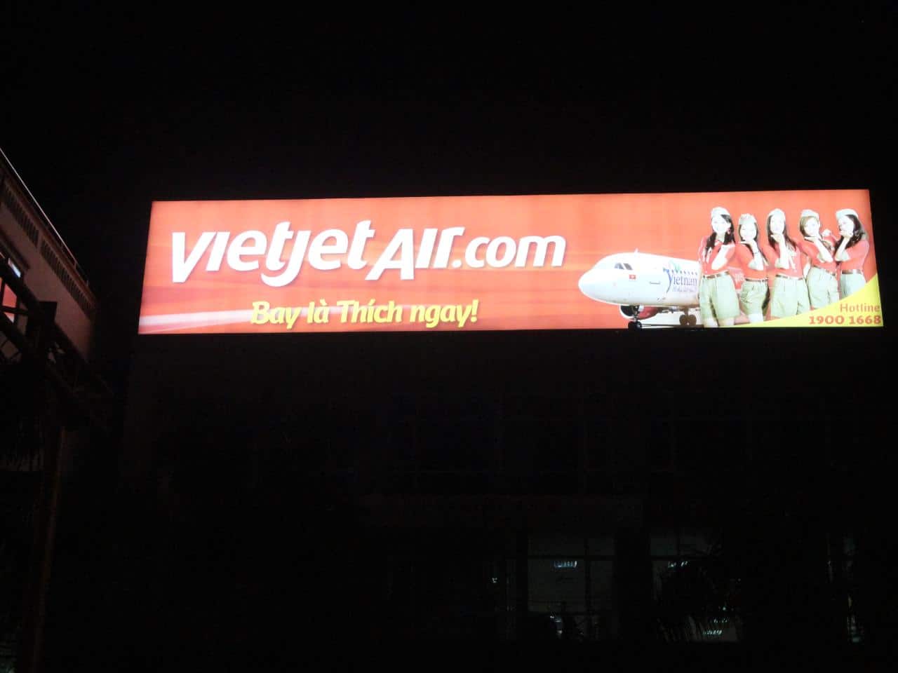 Thiết kế tư vấn biển hộp đèn uy tín chuyên nghiệp tại Hà Nội 10 Công ty thiết kế biển hộp đèn uy tín cho hàng không VietjetAlr.com