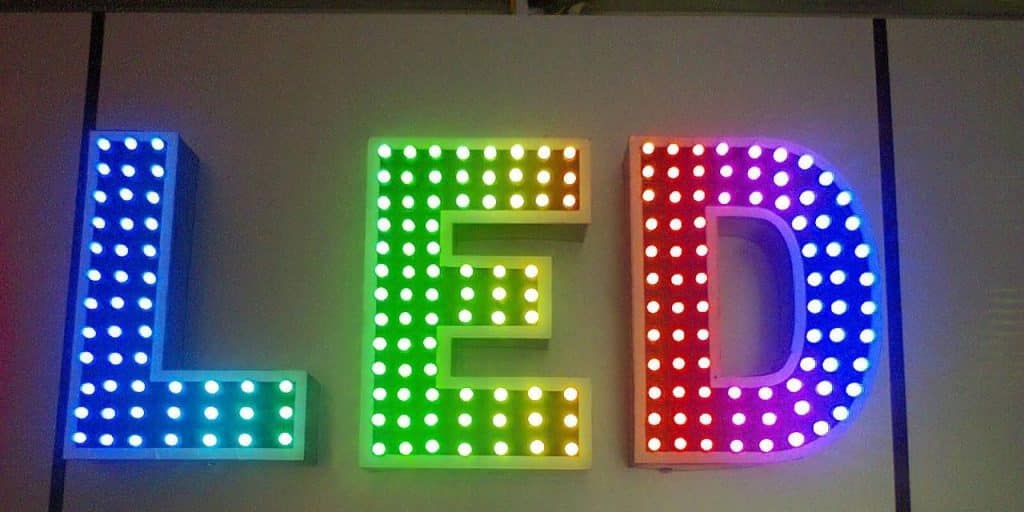 [Hỏi đáp] Giá thiết kế biển quảng cáo đèn Led hết bao tiền?