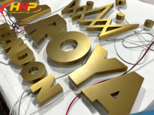 backdrop logo inox vàng