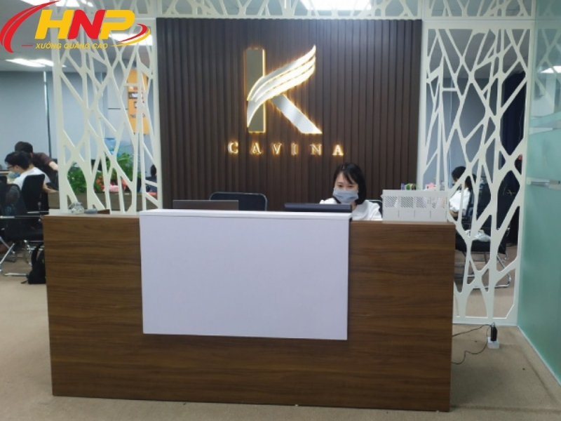 backdrop lễ tân inox