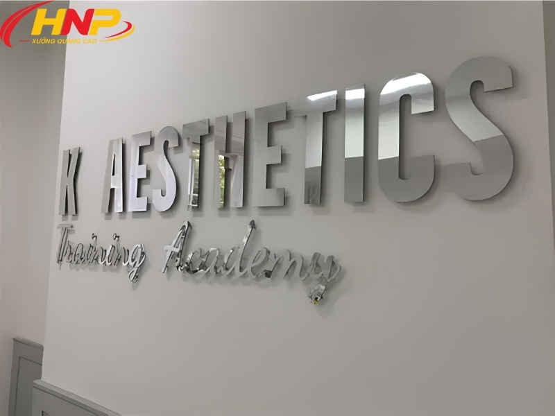 backdrop logo inox trắng
