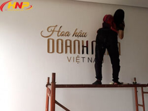 đơn vị thi công backdrop lễ tân