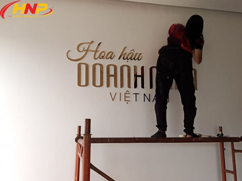 Backdrop Lễ Tân Bằng Mica Đẹp, Hiện Đại Và Chuyên Nghiệp 8 backdrop lễ tân bằng mica