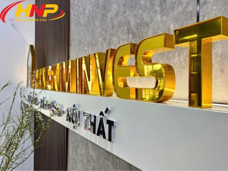 Backdrop Logo Inox Vàng Đẹp, Tinh Tế Và Nổi Bật Cho Văn Phòng Hiện Đại 11 backdrop logo inox vàng