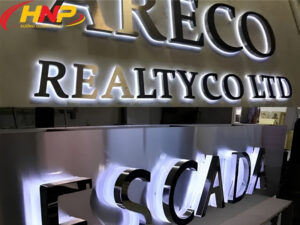backdrop logo inox trắng
